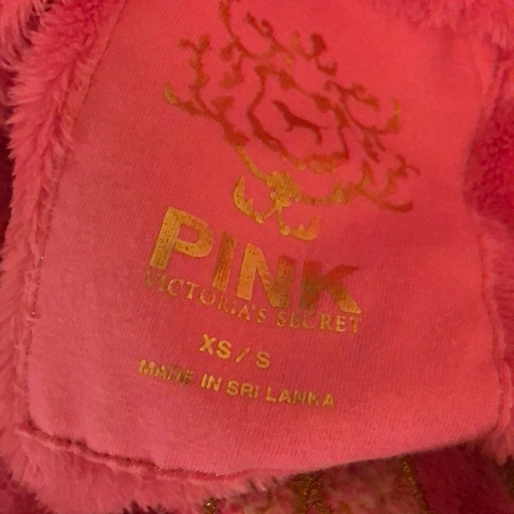 Pink Vs Robe - image 7